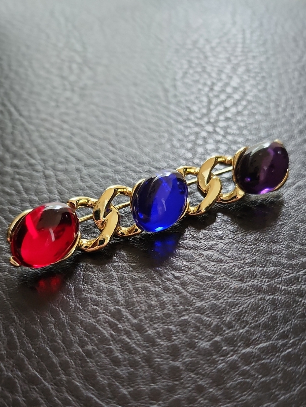 VTG Gold-Link Trio Cabochon Brooch with Red, Blue and Purple